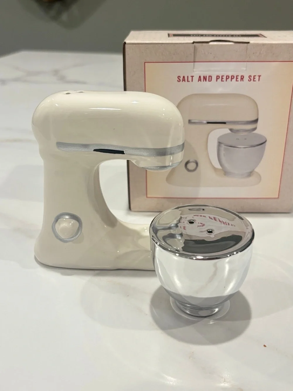 Cracker Barrel Salt & Pepper Shakers UNUSED Red Stand Mixer & Bowl 2pc Decor